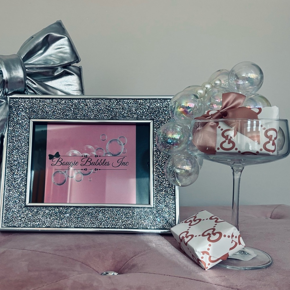ENJOY YOUR BUBBLY BATH-CHEERS TO THE BOUGIE -Bubbly Bougie soap dish/soap set